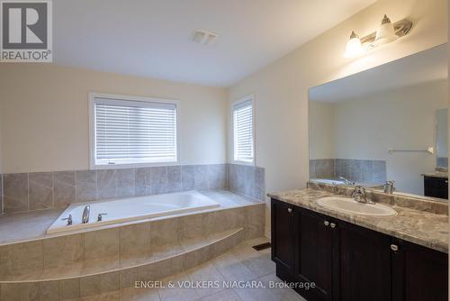 9462 Tallgrass Avenue, Niagara Falls (224 - Lyons Creek), ON - Indoor Photo Showing Bathroom