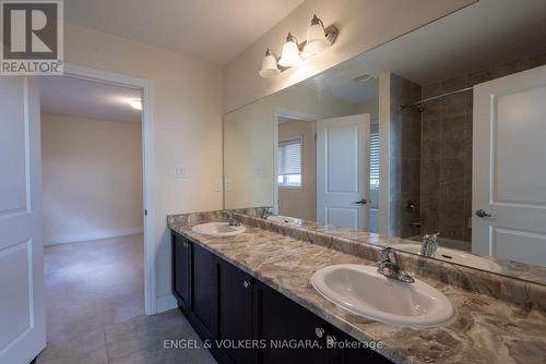 9462 Tallgrass Avenue, Niagara Falls (224 - Lyons Creek), ON - Indoor Photo Showing Bathroom