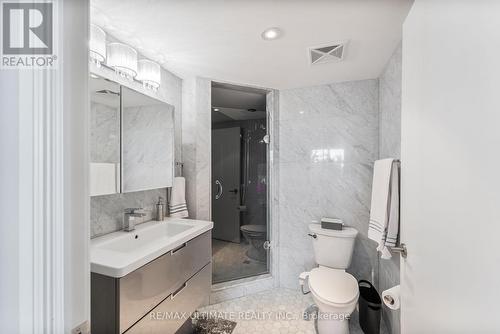 414 - 676 Sheppard Avenue E, Toronto, ON - Indoor Photo Showing Bathroom