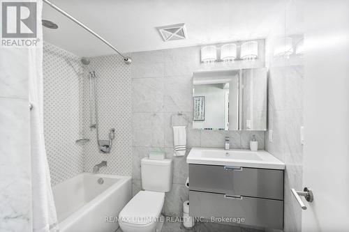 414 - 676 Sheppard Avenue E, Toronto, ON - Indoor Photo Showing Bathroom