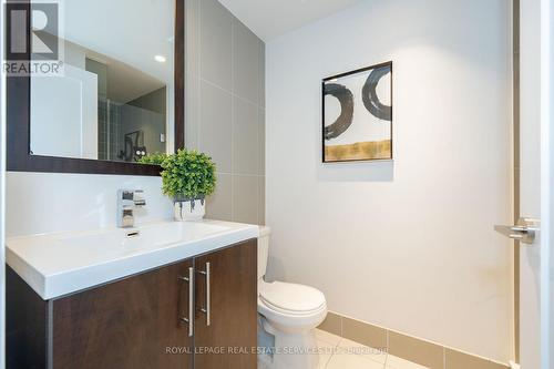 2926 - 5 Sheppard Avenue E, Toronto, ON - Indoor Photo Showing Bathroom