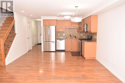 1374 Countrystone Drive, Kitchener, ON - Indoor Photo Showing Kitchen