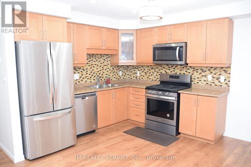 1374 Countrystone Drive, Kitchener, ON - Indoor Photo Showing Kitchen