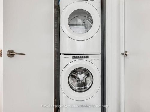 610-1 Yorkville Ave, Toronto, ON - Indoor Photo Showing Laundry Room