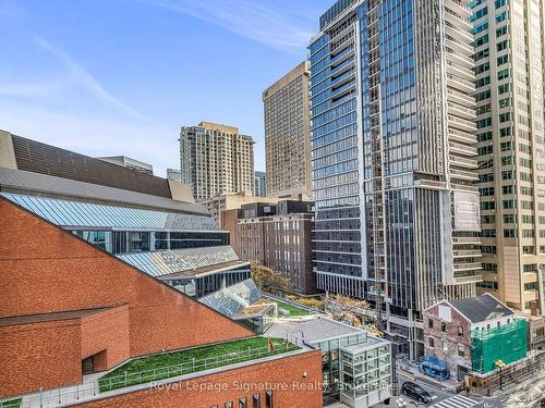 610-1 Yorkville Ave, Toronto, ON - Outdoor With Facade