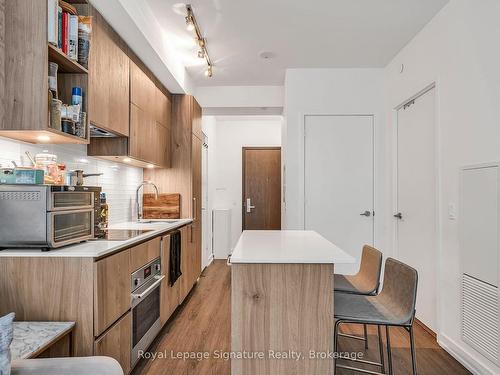 610-1 Yorkville Ave, Toronto, ON - Indoor Photo Showing Kitchen