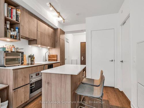 610-1 Yorkville Ave, Toronto, ON - Indoor Photo Showing Kitchen