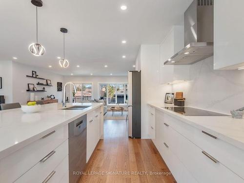 53 Wichey Rd, Toronto, ON - Indoor Photo Showing Kitchen With Upgraded Kitchen