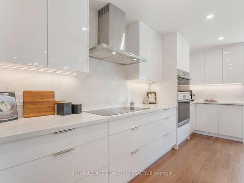 53 Wichey Rd, Toronto, ON - Indoor Photo Showing Kitchen With Upgraded Kitchen