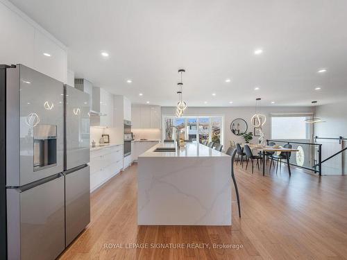 53 Wichey Rd, Toronto, ON - Indoor Photo Showing Kitchen With Upgraded Kitchen