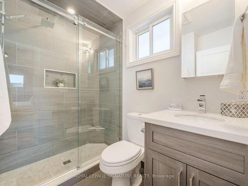 53 Wichey Rd, Toronto, ON - Indoor Photo Showing Bathroom