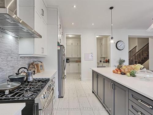 180 Klein Mills Rd, Vaughan, ON - Indoor Photo Showing Kitchen With Upgraded Kitchen