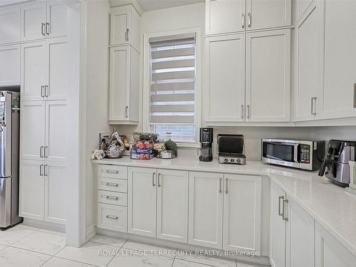 180 Klein Mills Rd, Vaughan, ON - Indoor Photo Showing Kitchen