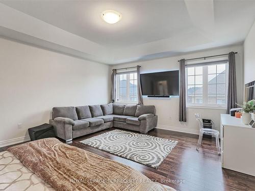 180 Klein Mills Rd, Vaughan, ON - Indoor Photo Showing Living Room