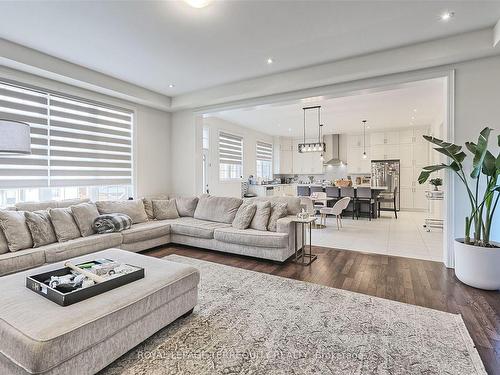 180 Klein Mills Rd, Vaughan, ON - Indoor Photo Showing Living Room