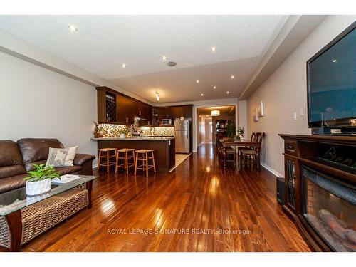 15 Overlander Way, Vaughan, ON - Indoor Photo Showing Living Room