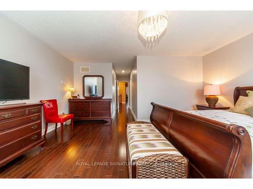 15 Overlander Way, Vaughan, ON - Indoor Photo Showing Bedroom