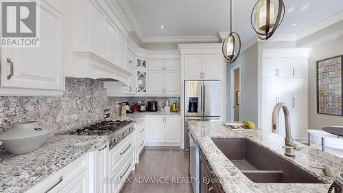 75 Lebovic Campus Drive, Vaughan, ON - Indoor Photo Showing Kitchen With Double Sink With Upgraded Kitchen