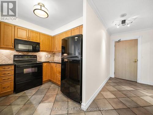 1103 - 140 Dunlop Street E, Barrie, ON - Indoor Photo Showing Kitchen