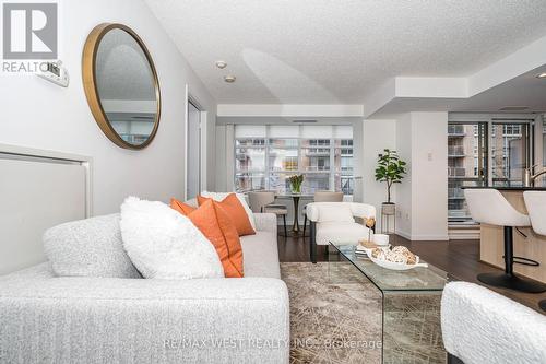 305 - 15 Stafford Street, Toronto, ON - Indoor Photo Showing Living Room