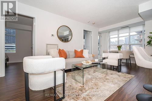 305 - 15 Stafford Street, Toronto, ON - Indoor Photo Showing Living Room