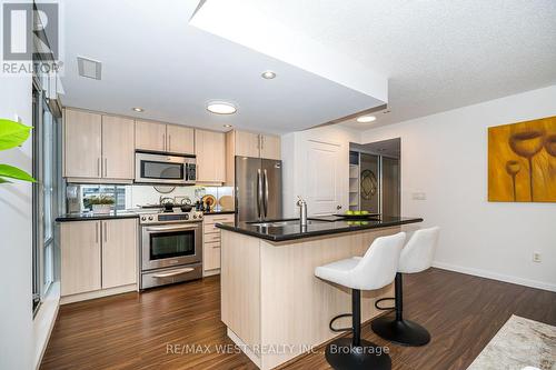 305 - 15 Stafford Street, Toronto, ON - Indoor Photo Showing Kitchen