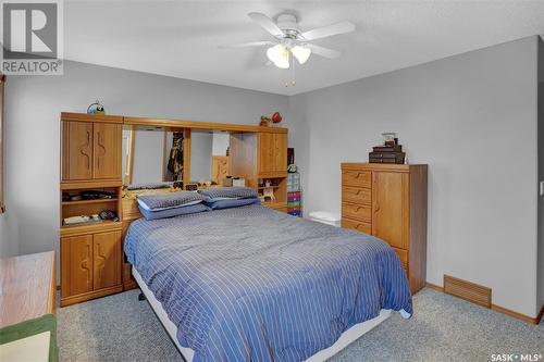 416 Byars Bay N, Regina, SK - Indoor Photo Showing Bedroom