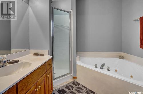 416 Byars Bay N, Regina, SK - Indoor Photo Showing Bathroom