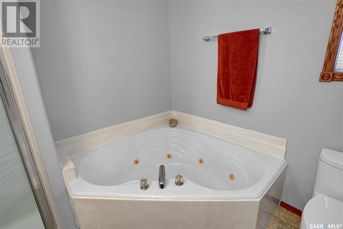 416 Byars Bay N, Regina, SK - Indoor Photo Showing Bathroom