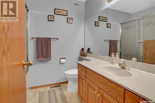 416 Byars Bay N, Regina, SK - Indoor Photo Showing Bathroom