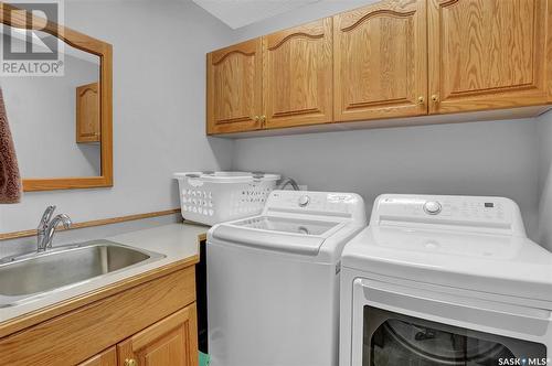 416 Byars Bay N, Regina, SK - Indoor Photo Showing Laundry Room