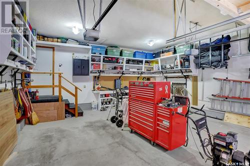 416 Byars Bay N, Regina, SK - Indoor Photo Showing Garage