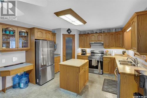 416 Byars Bay N, Regina, SK - Indoor Photo Showing Kitchen With Double Sink