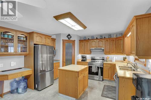 416 Byars Bay N, Regina, SK - Indoor Photo Showing Kitchen With Double Sink