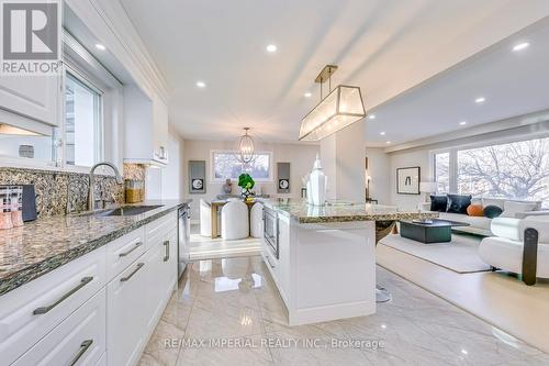 1284 Falgarwood Drive, Oakville, ON - Indoor Photo Showing Kitchen With Upgraded Kitchen