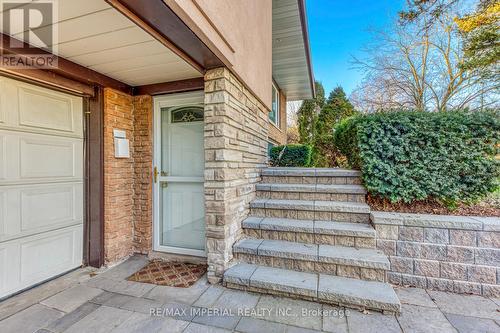 1284 Falgarwood Drive, Oakville, ON - Outdoor