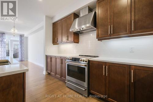 320 Wigwas Street, Ottawa, ON - Indoor Photo Showing Kitchen