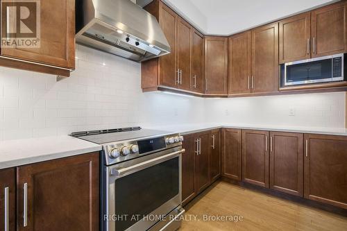 320 Wigwas Street, Ottawa, ON - Indoor Photo Showing Kitchen