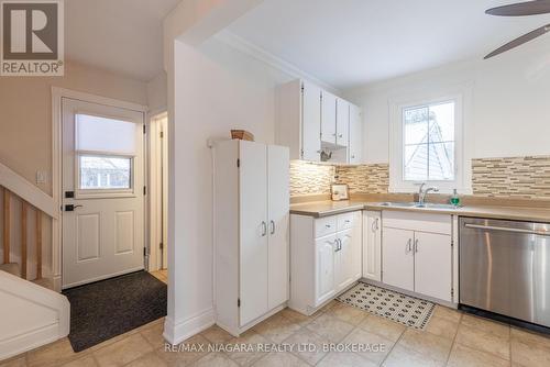 86 Devon Road, St. Catharines (442 - Vine/Linwell), ON - Indoor Photo Showing Kitchen With Double Sink