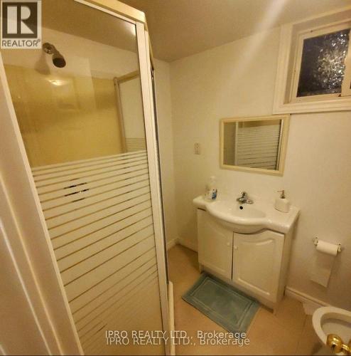 16 Cresthaven Drive, Toronto, ON - Indoor Photo Showing Bathroom