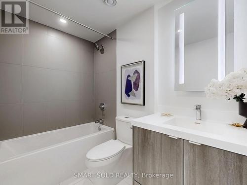 2335 - 20 Inn On The Park Drive, Toronto, ON - Indoor Photo Showing Bathroom