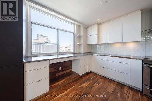 Ph01 - 335 Lonsdale Road, Toronto, ON - Indoor Photo Showing Kitchen