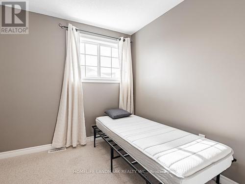 2 - 95 Goodwin Drive, Barrie, ON - Indoor Photo Showing Bedroom