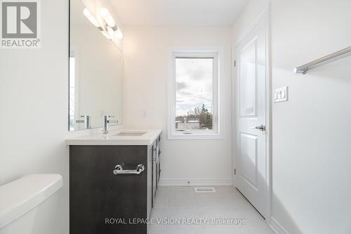 4 Folcroft Street, Brampton, ON - Indoor Photo Showing Bathroom