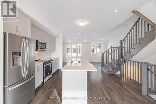 4 Folcroft Street, Brampton, ON - Indoor Photo Showing Kitchen With Stainless Steel Kitchen With Upgraded Kitchen