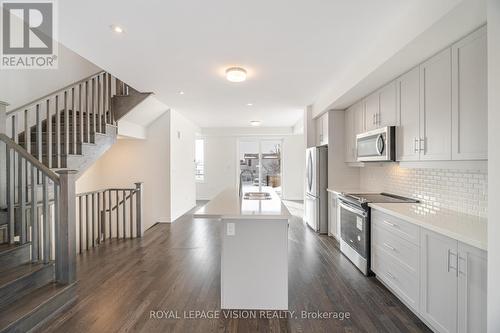 4 Folcroft Street, Brampton, ON - Indoor Photo Showing Kitchen With Upgraded Kitchen