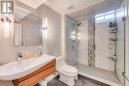 1038 Laurier Avenue, Milton, ON - Indoor Photo Showing Bathroom