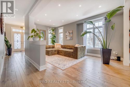 1038 Laurier Avenue, Milton, ON - Indoor