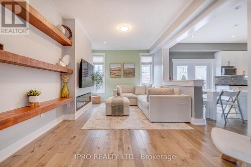 1038 Laurier Avenue, Milton, ON - Indoor Photo Showing Living Room