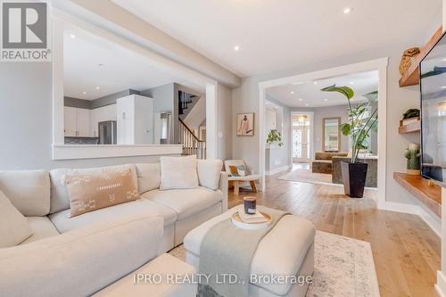 1038 Laurier Avenue, Milton, ON - Indoor Photo Showing Living Room